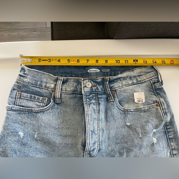 Old Navy| Sky High Short in Extra High Rise, Size 8•••Bermuda Style, NWT - Picture 8 of 9